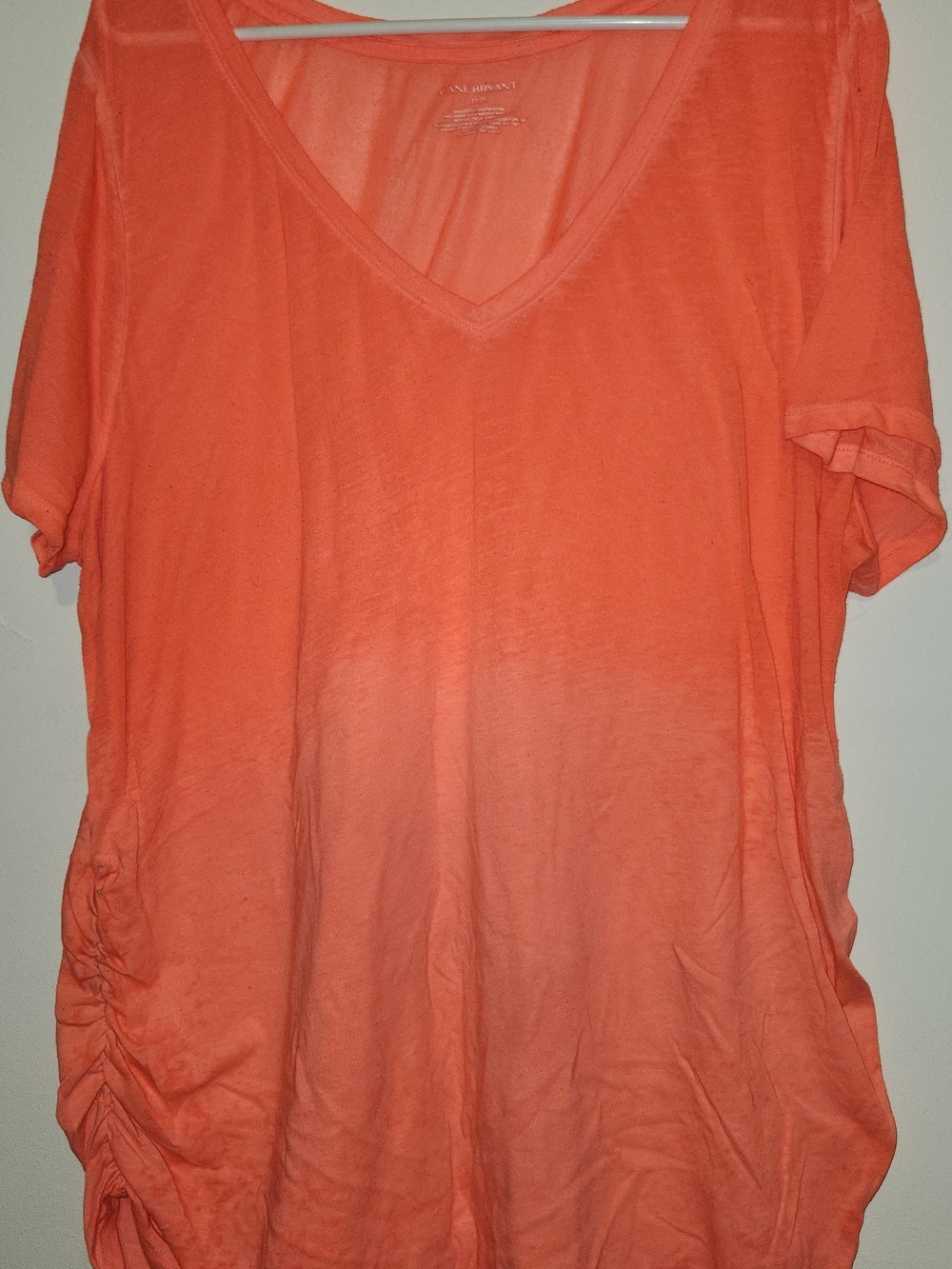 🧡🩷Lane Bryant 🧡🩷Bright Coral Orange V-Neck Soft Ruched Side Tee 22/24